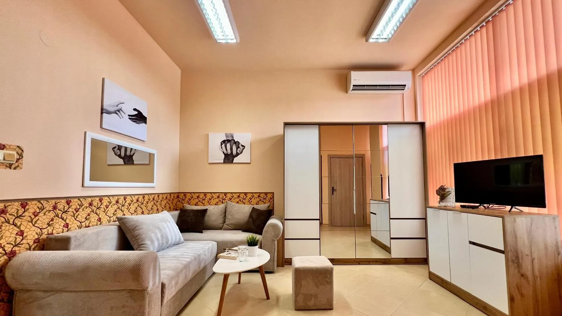 Flower House 10 Sofia Apartment